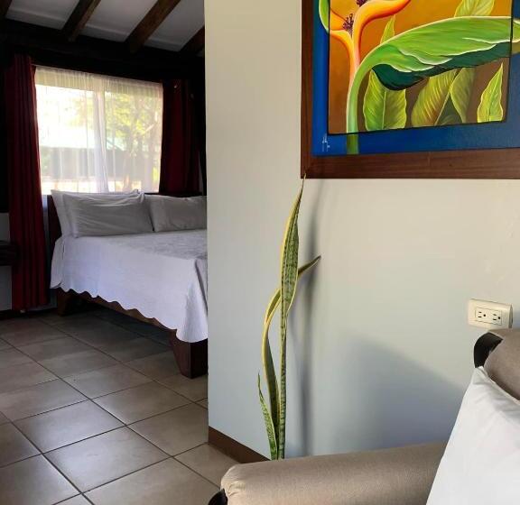 Номер Стандарт с Террасой, Colinas Del Miravalles Hotel & Hot Springs