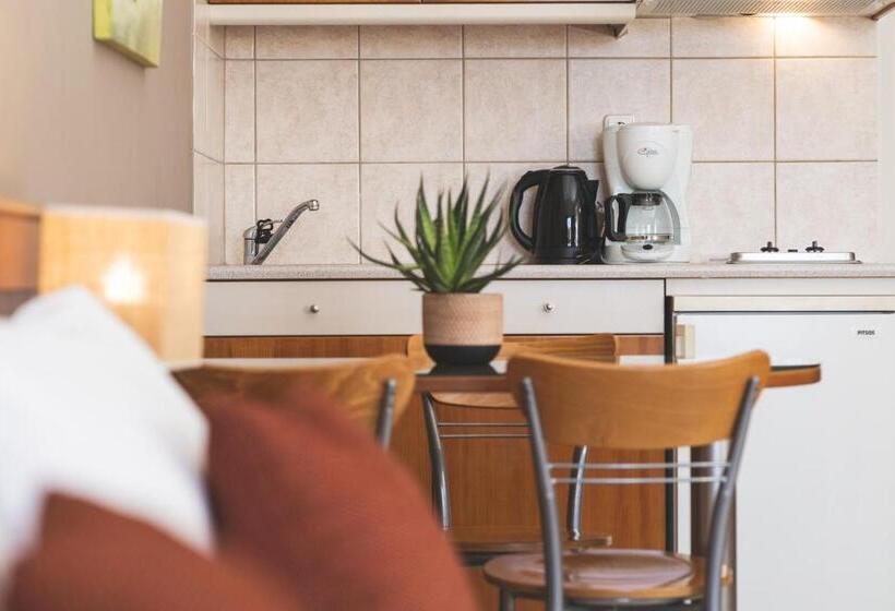 Studio Superior, Helios Apartments