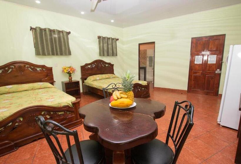 Четырехместный Номер Стандарт с Балконом, Oceanfront Hotel Verde Mar Direct Access To The Beach