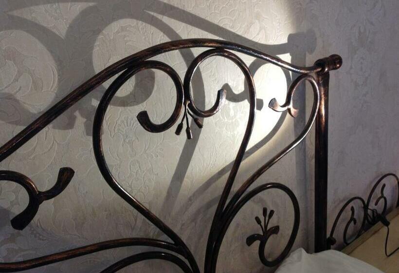 اتاق لوکس یک تخته, Aviator Boutique