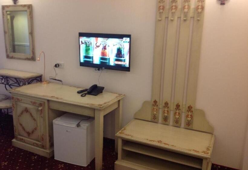 اتاق لوکس, Aviator Boutique