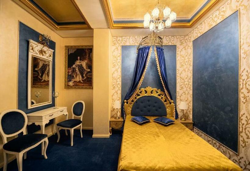 اتاق لوکس با تخت بزرگ, Belle Epoque Boutique