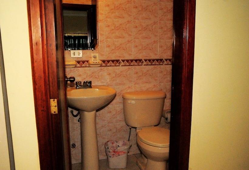 Номер Стандарт Трехместный, Colony Inn