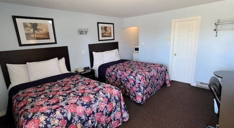 带2个双人床的标准工作室, Fox Motor Inn