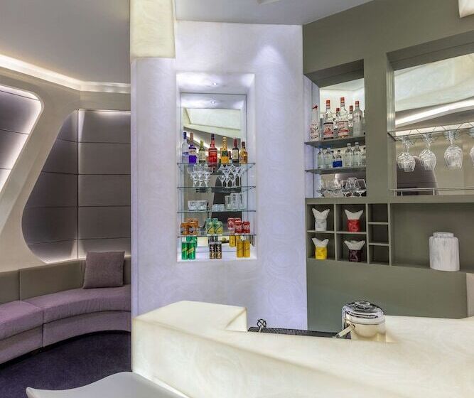سوییت لوکس, V Hotel Dubai, Curio Collection By Hilton