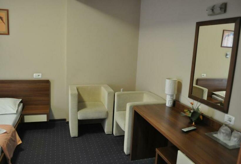 اتاق استاندارد, Euro House