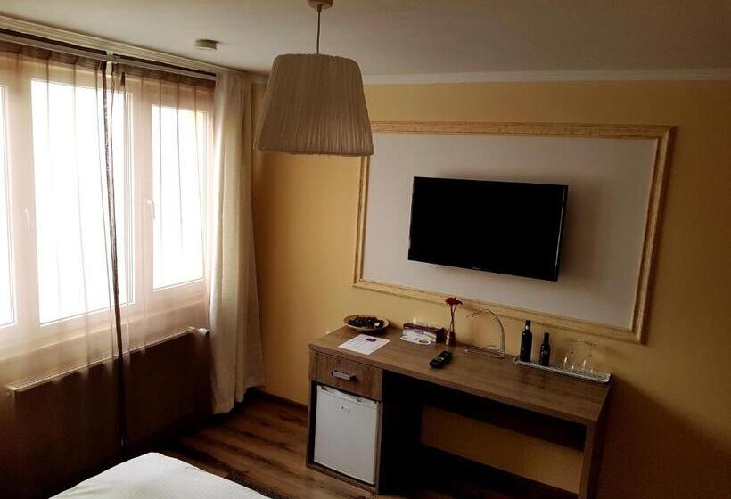 اتاق پرمیوم, Mic