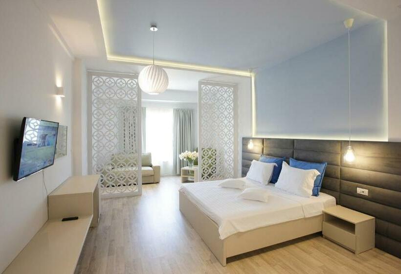 اتاق خانوادگی, Nautic Luxury Club