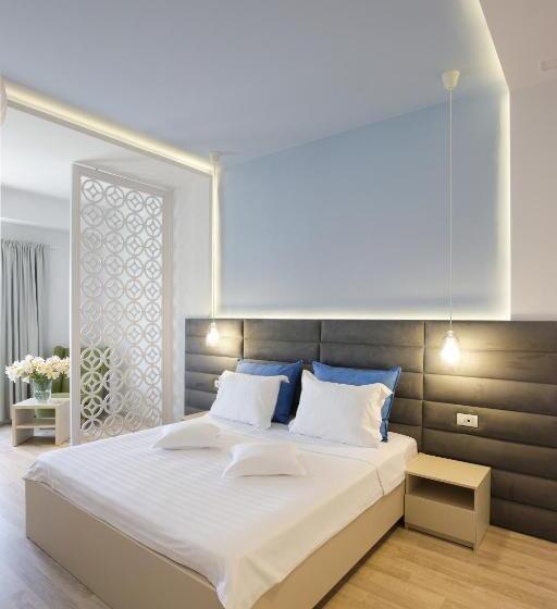 اتاق خانوادگی, Nautic Luxury Club