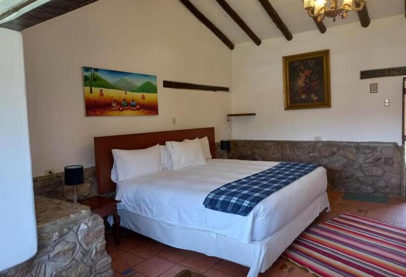 اتاق لوکس با تخت بزرگ, Lizzy Wasi Urubamba
