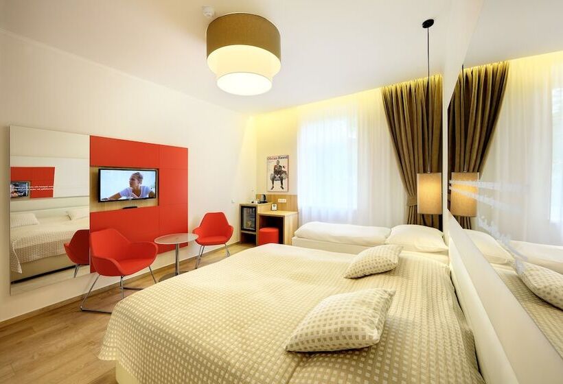 اتاق استاندارد سه تخته با چشم‌انداز باغ, Salvator Boutique Hotel Vegan Friendly