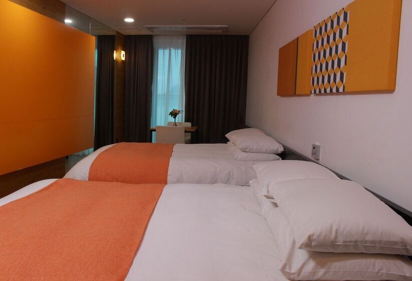Семейный Номер Вид на Море, Co Op City Hotel Seongsan