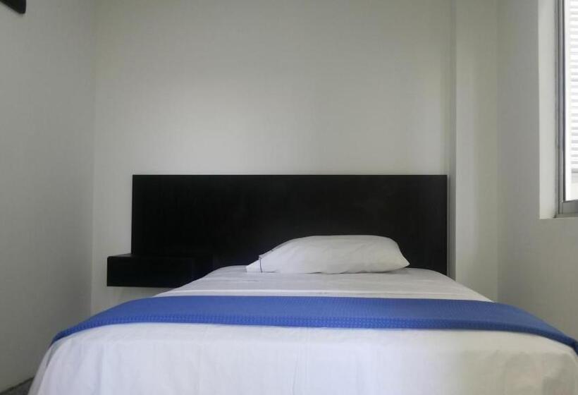 اتاق استاندارد یک نفره, Bucare