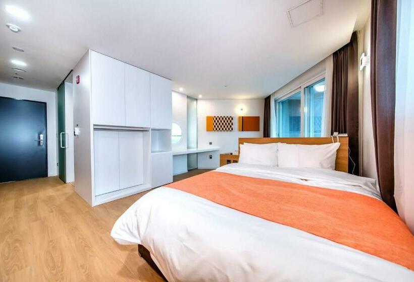 Номер Executive Вид на Море, Co Op City Hotel Seongsan