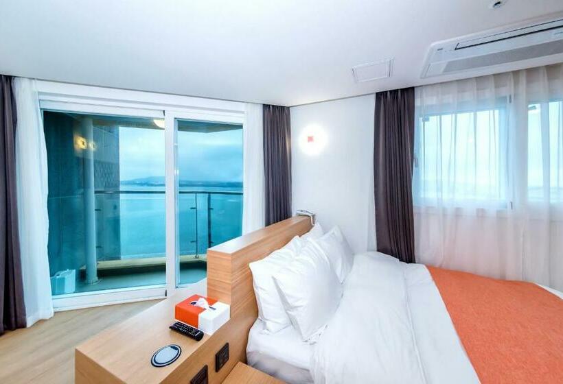 Номер Executive Вид на Море, Co Op City Hotel Seongsan
