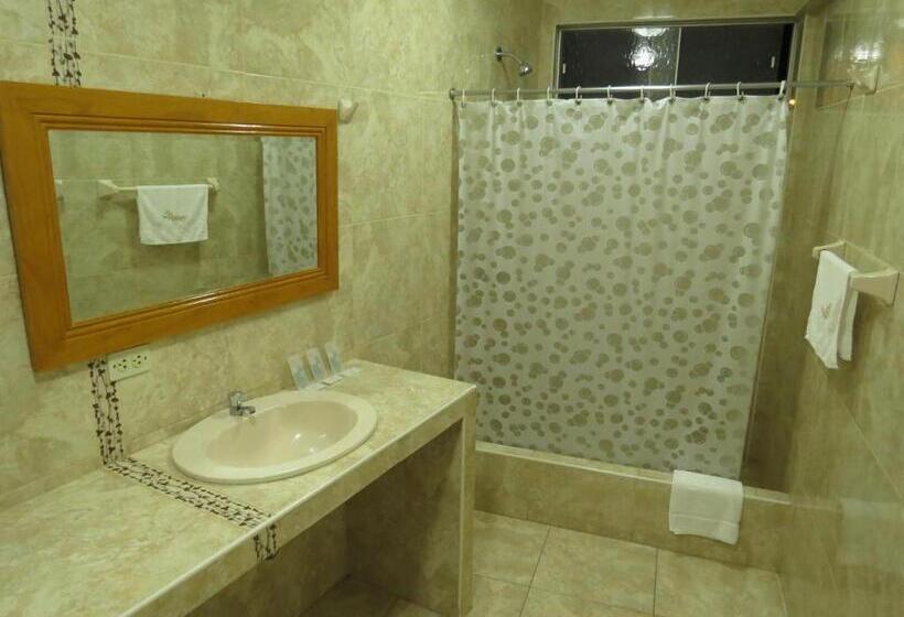 غرفة قياسية ثلاثية, Las Flores