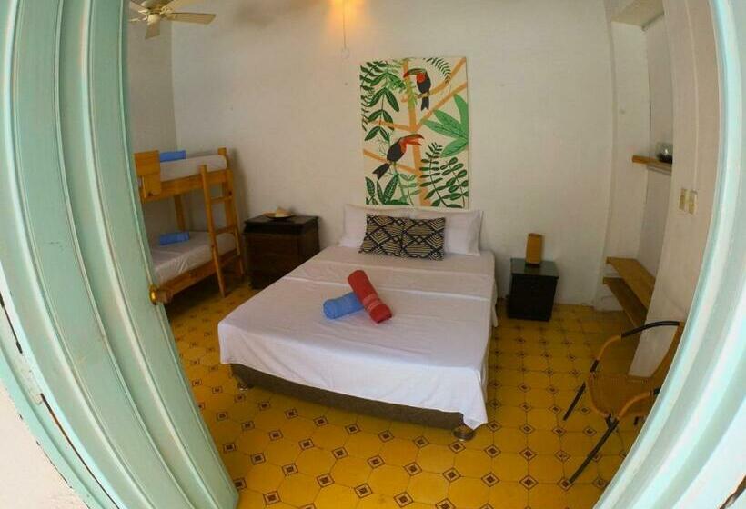 اتاق خانوادگی, Hostal Españolete