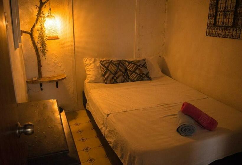 اتاق استاندارد سه تخته با سرویس بهداشتی مشترک, Hostal Españolete