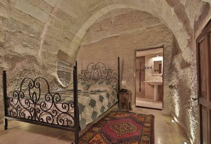 スタンダードルーム, Shoestring Cave House