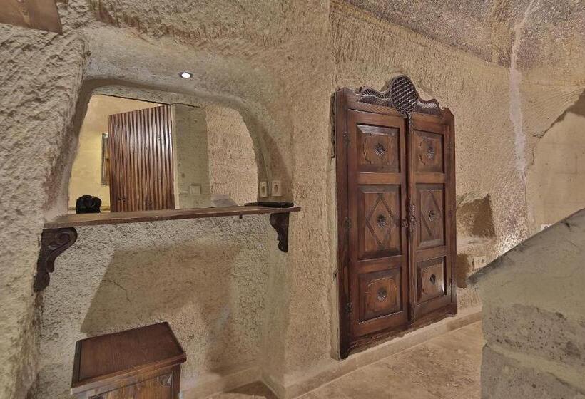スタンダードルーム, Shoestring Cave House
