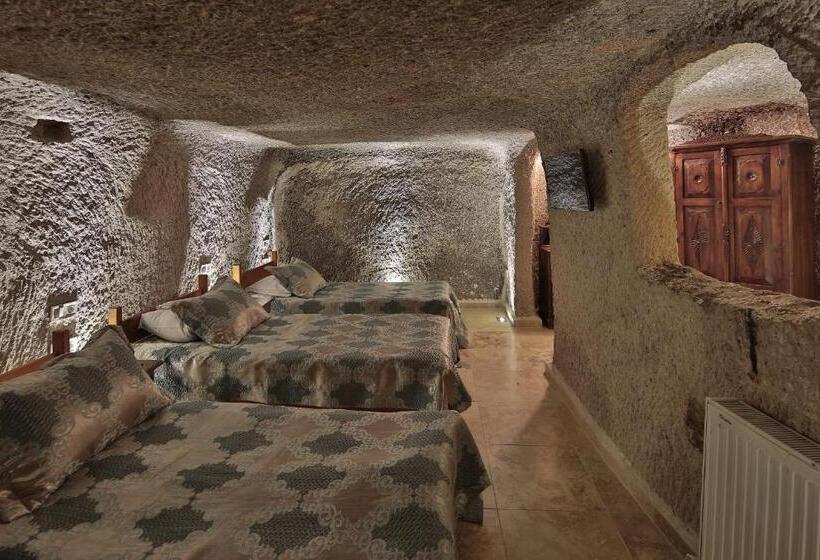 ファミリールーム, Shoestring Cave House
