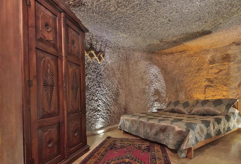 ファミリールーム, Shoestring Cave House