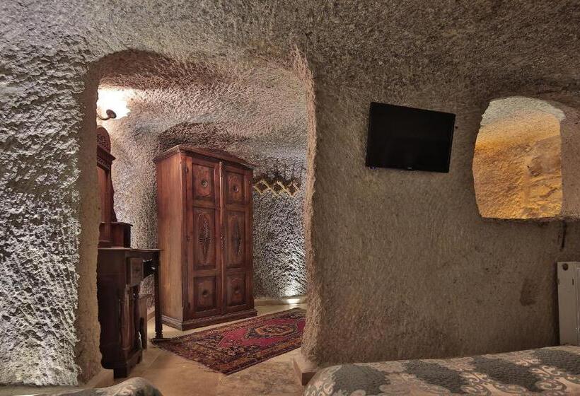 اتاق خانوادگی, Shoestring Cave House