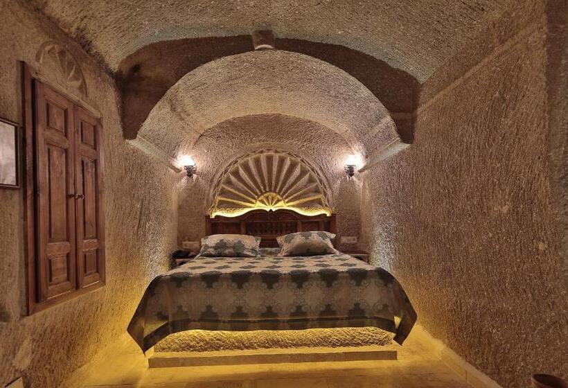 Delüks Oda, Shoestring Cave House