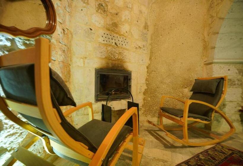 バルコニー付スイート, Shoestring Cave House