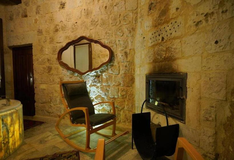 バルコニー付スイート, Shoestring Cave House
