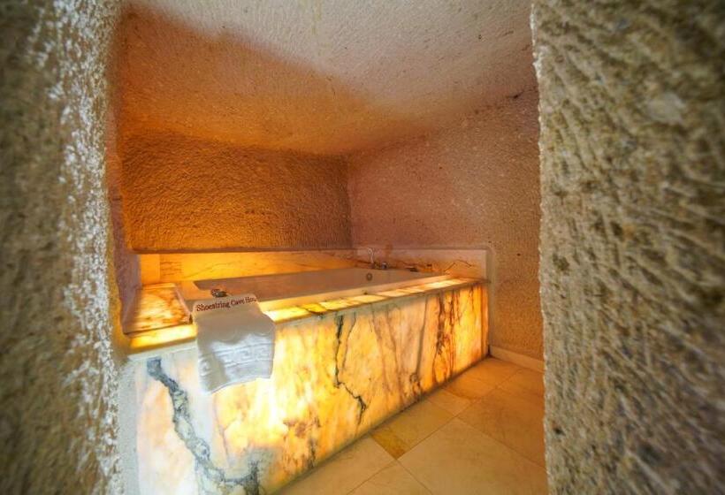 جناح إدارى, Shoestring Cave House