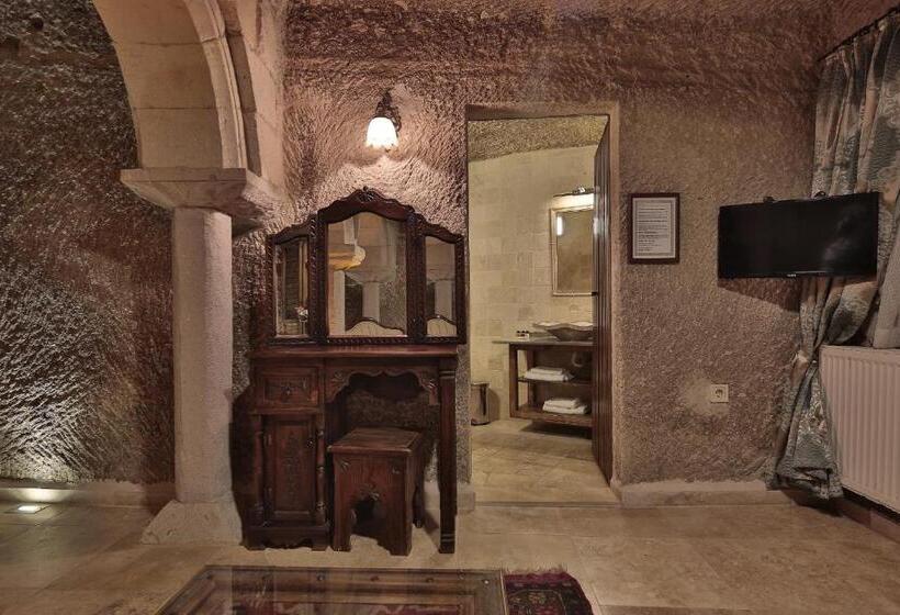 اتاق لوکس با تخت بزرگ, Shoestring Cave House