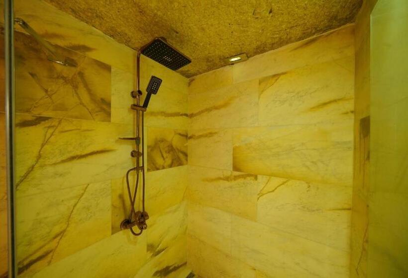 جناح رئاسى, Shoestring Cave House