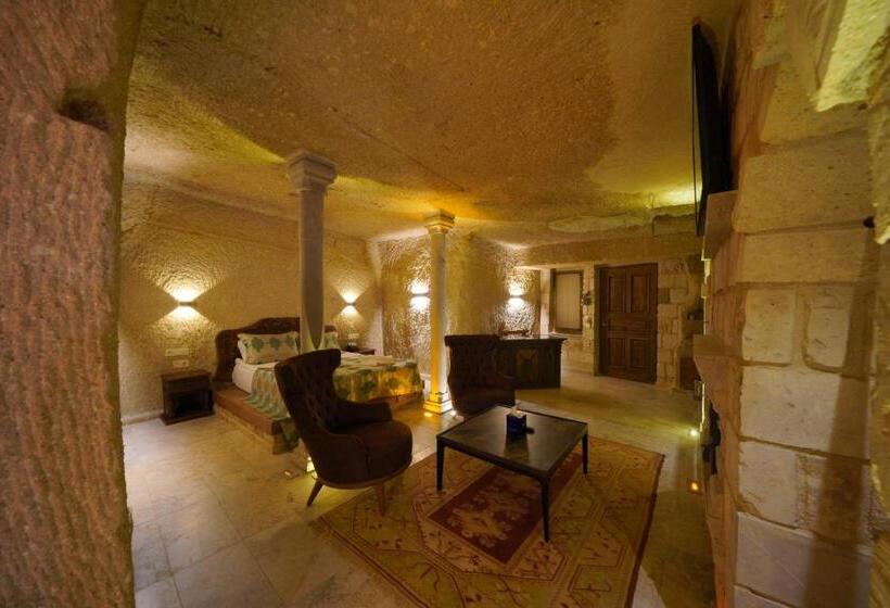 سوئیت پرزیدنت, Shoestring Cave House