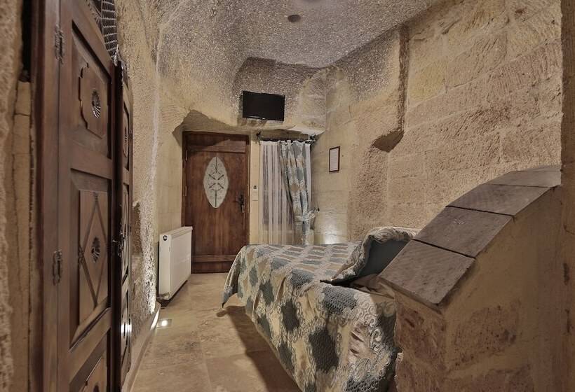 スタンダードルーム, Shoestring Cave House