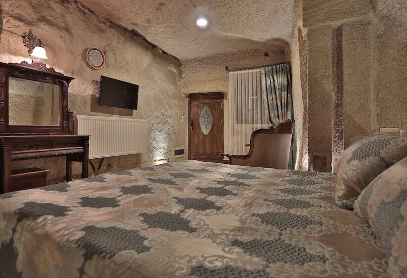 Delüks Oda, Shoestring Cave House