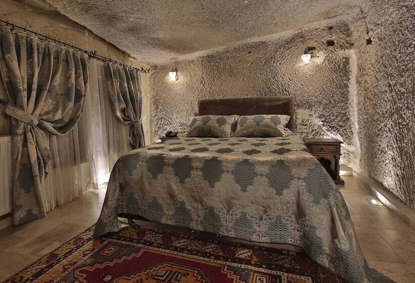Delüks Oda, Shoestring Cave House