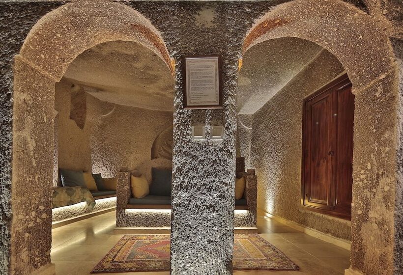سوییت, Shoestring Cave House