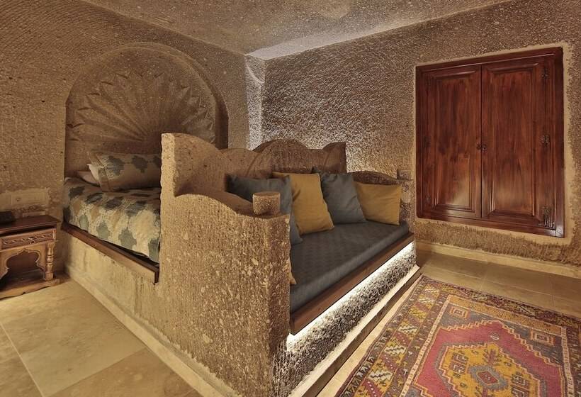 スイート, Shoestring Cave House