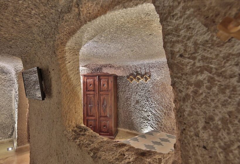 اتاق خانوادگی, Shoestring Cave House