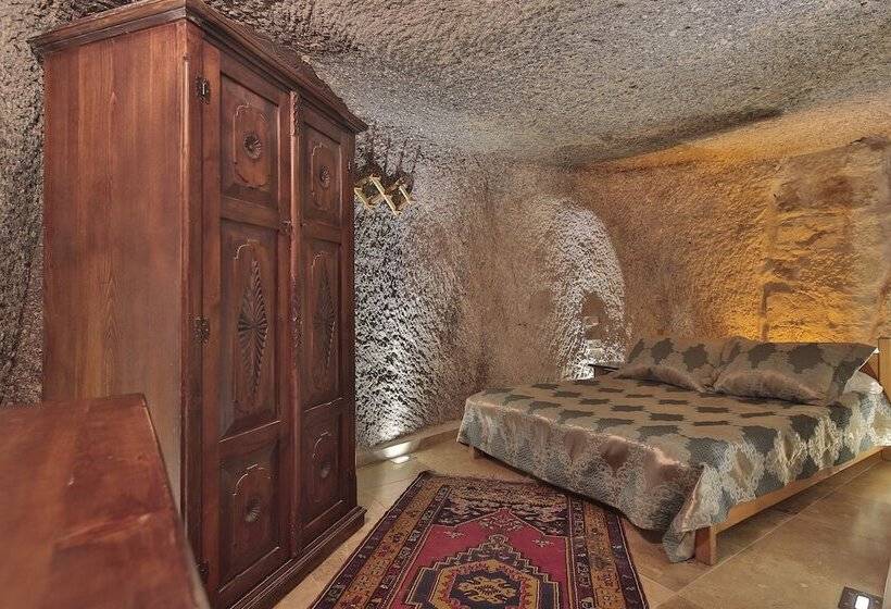 ファミリールーム, Shoestring Cave House