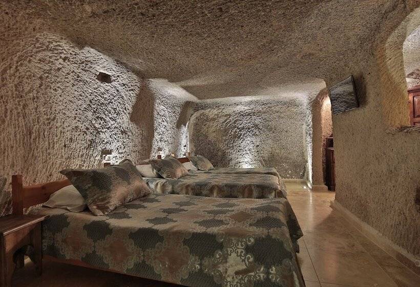 غرفة عائلية, Shoestring Cave House