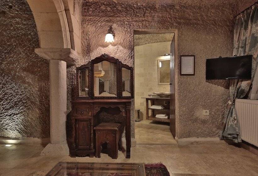 اتاق لوکس, Shoestring Cave House