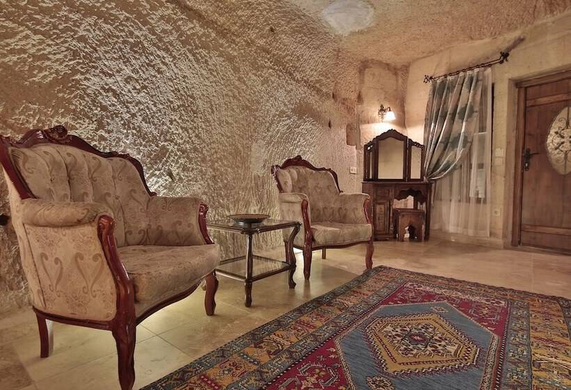 اتاق لوکس, Shoestring Cave House