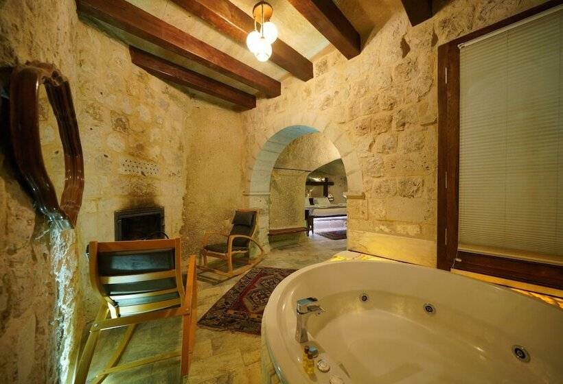 سوییت, Shoestring Cave House