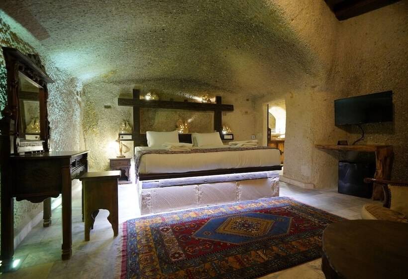 スイート, Shoestring Cave House