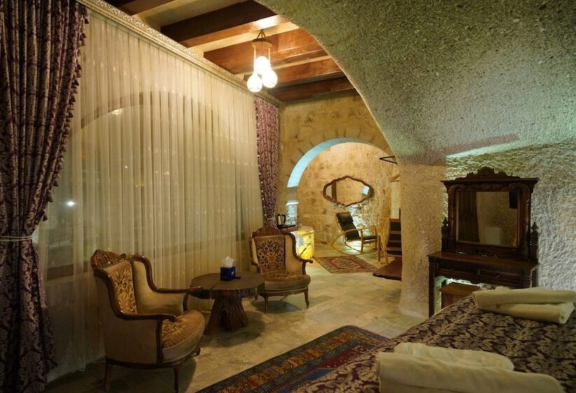 جناح, Shoestring Cave House