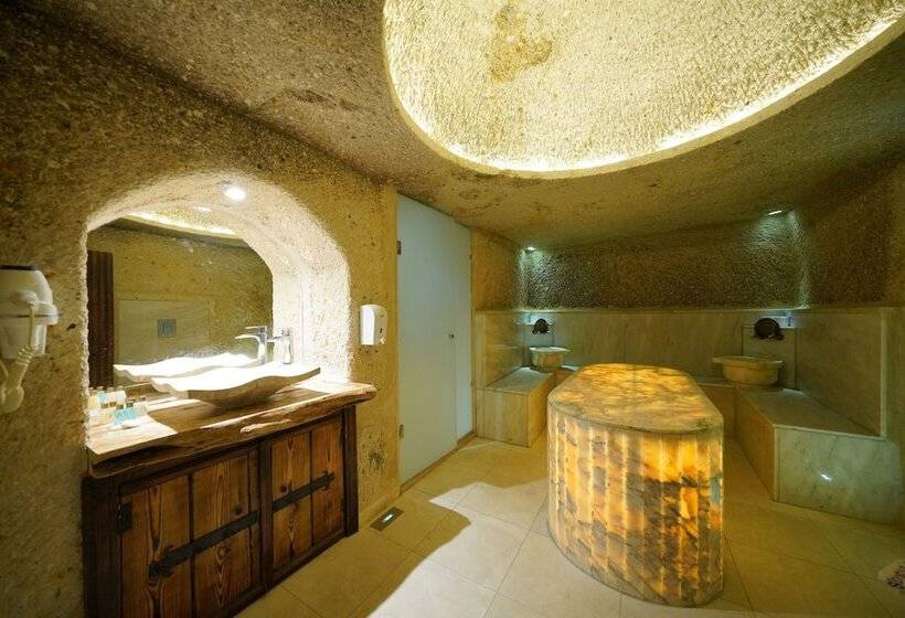 スイート, Shoestring Cave House