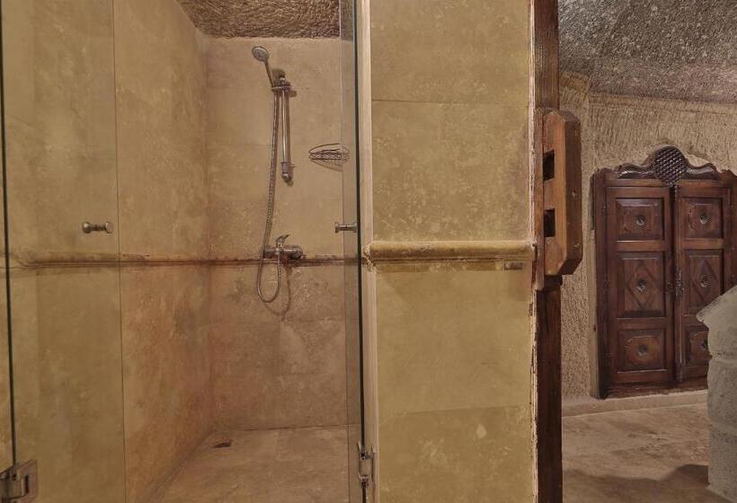 اتاق استاندارد, Shoestring Cave House
