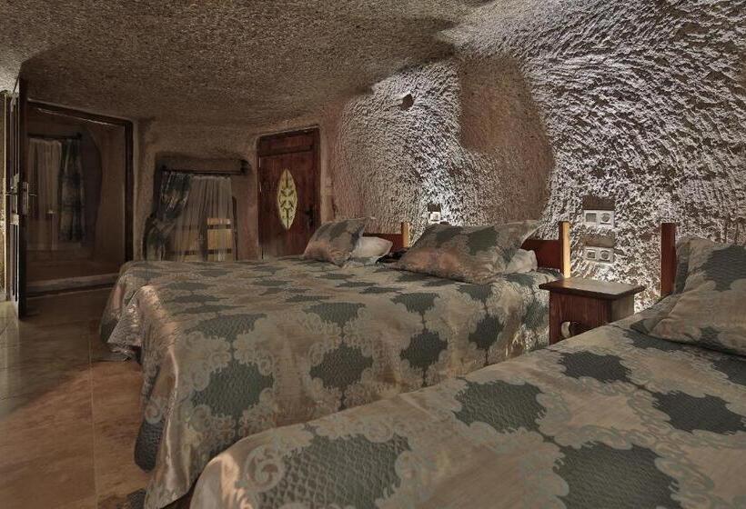 ファミリールーム, Shoestring Cave House